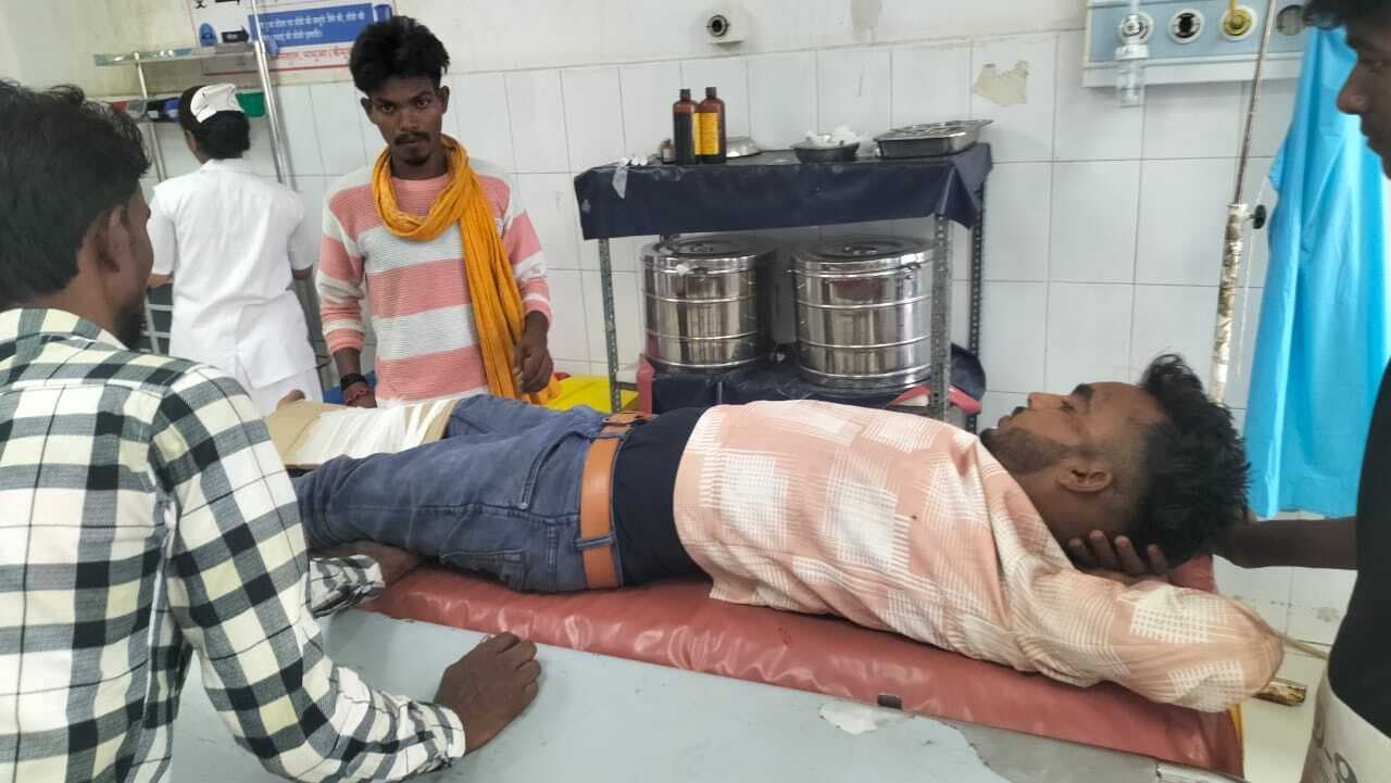 भगवानपुर बाजार में ट्रैक्टर के धक्के से बाइक सवार घायल