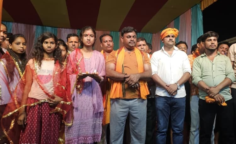 भव्य कलश यात्रा के साथ चरकापत्थर में शिव शक्ति महायज्ञ प्रारंभ