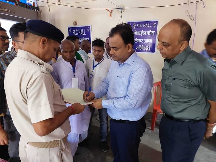 ईवीएम, वीवीपैट का एफसीएल कार्य कराया गया प्रारंभ