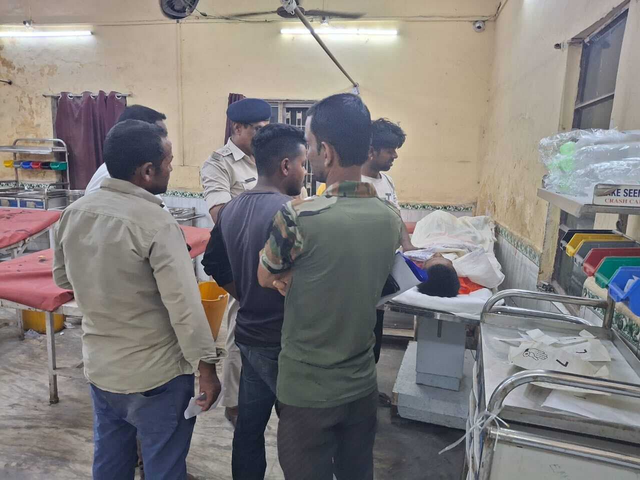 थावे रोड में सड़क हादसे में हरखुआ के युवक की गयी जान, मचा कोहराम