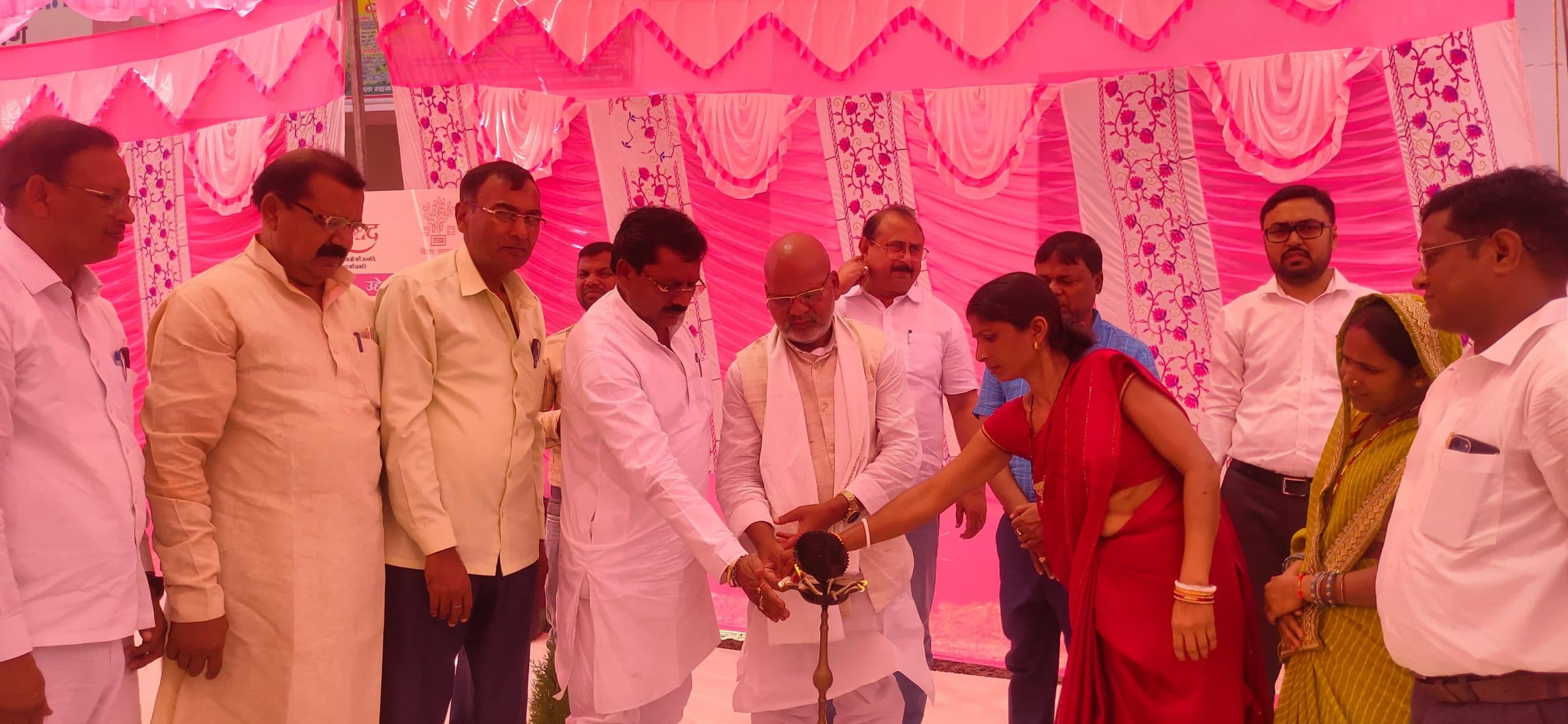 जीविका दीदियों का अब अपना बैंक, रोजगार के नये अवसर : प्रभारी मंत्री