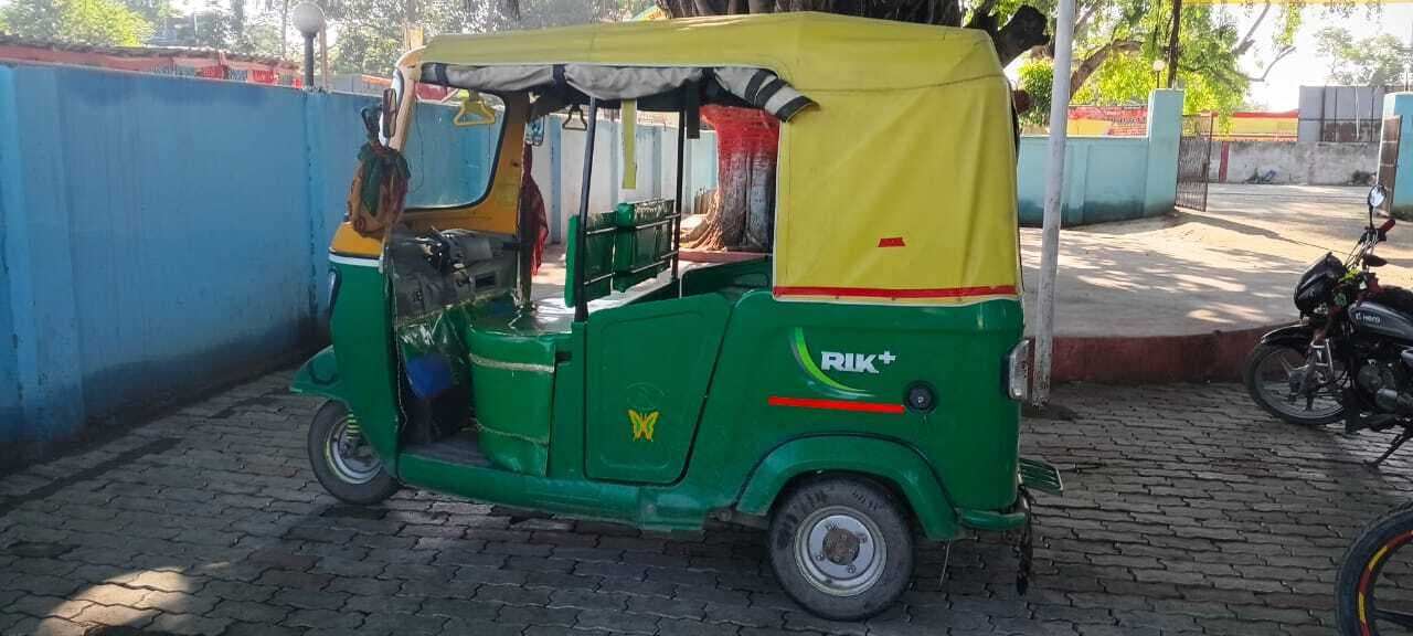 सीएनजी ऑटो चालक को बेखौफ बदमाशों ने मारी गोली, जख़्मी, रेफर