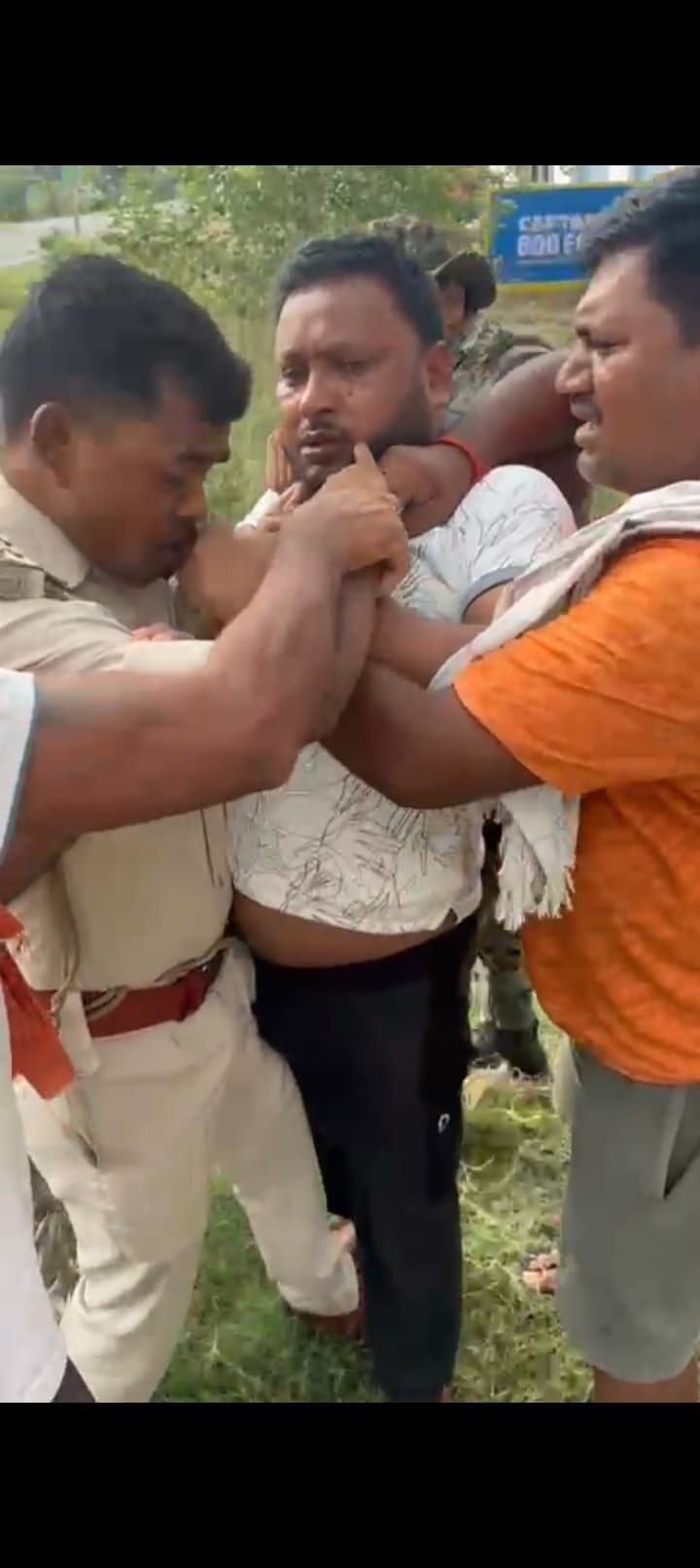 दारोगा पर जानलेवा हमले के मामले में 12 नामजद आरोपित