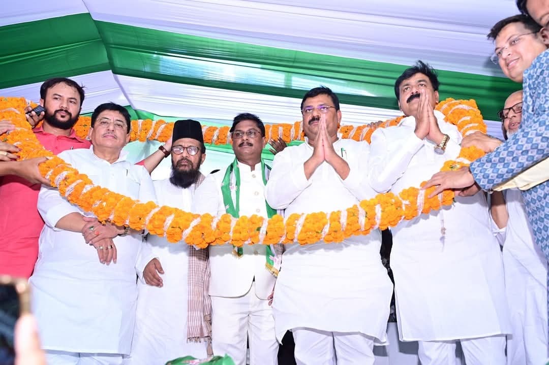 मिलन समारोह में नप अध्यक्ष ने अपने समर्थकों के साथ थामा जदयू का दामन