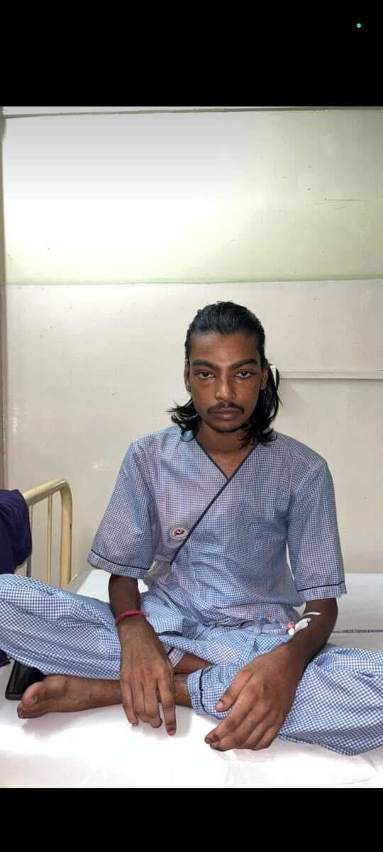 ब्लड कैंसर पीड़ित बेटे के इलाज के लिए मदद की गुहार, आर्थिक तंगी से जूझ रहा परिवार