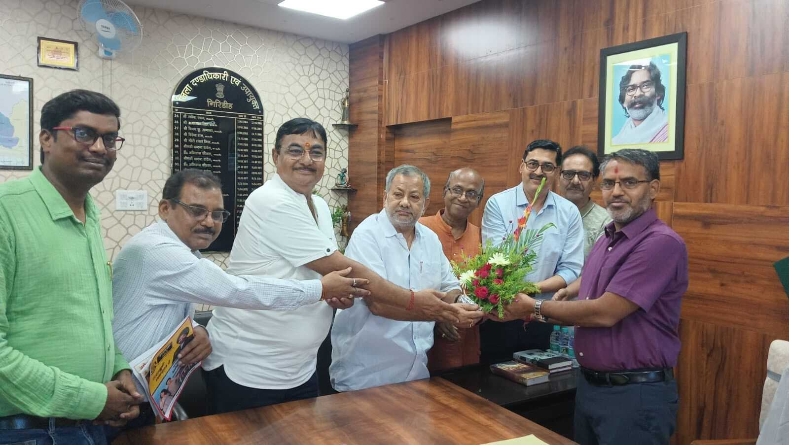Giridih News :डीसी से मिला कला संगम का प्रतिनिधिमंडल