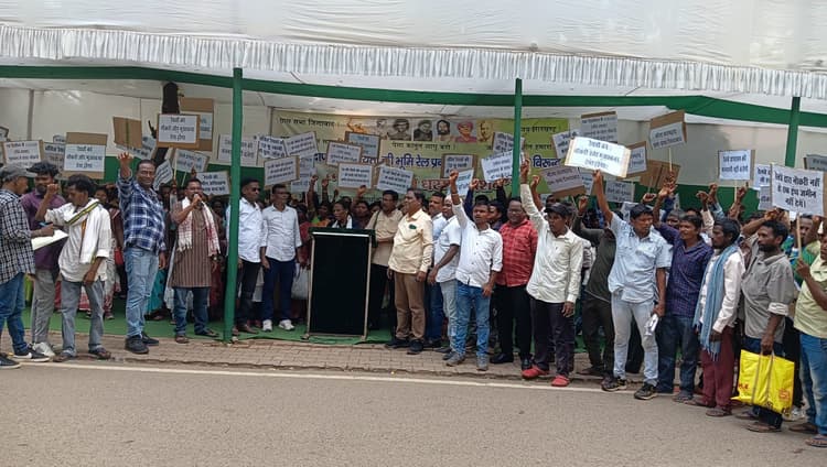 Chaibasa News : पहले ग्रामसभा की अनुमति ले रेल प्रबंधन भूमि के बदले मिले मुआवजा व नौकरी