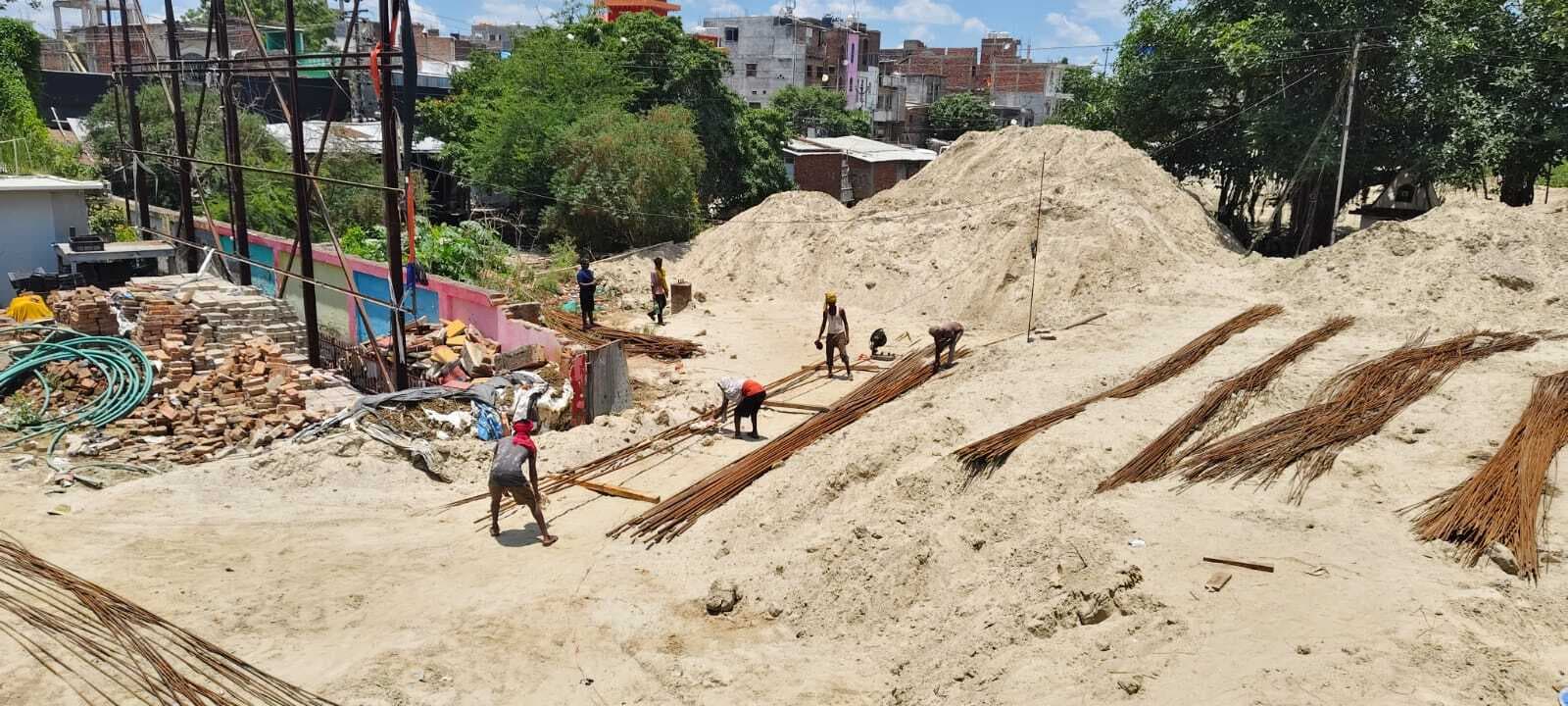 Madhubani News : मधुबनी स्टेशन सौंदर्यीकरण के लिए ड्रेनेज सिस्टम का कार्य शुरू