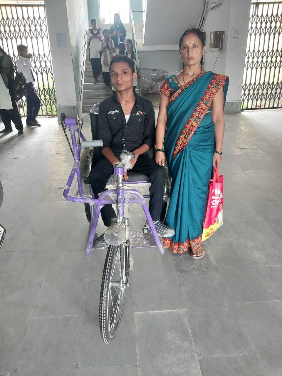 Bhagalpur news गोराडीह के विशेष छात्रों को मिली ट्राइसाइकिल