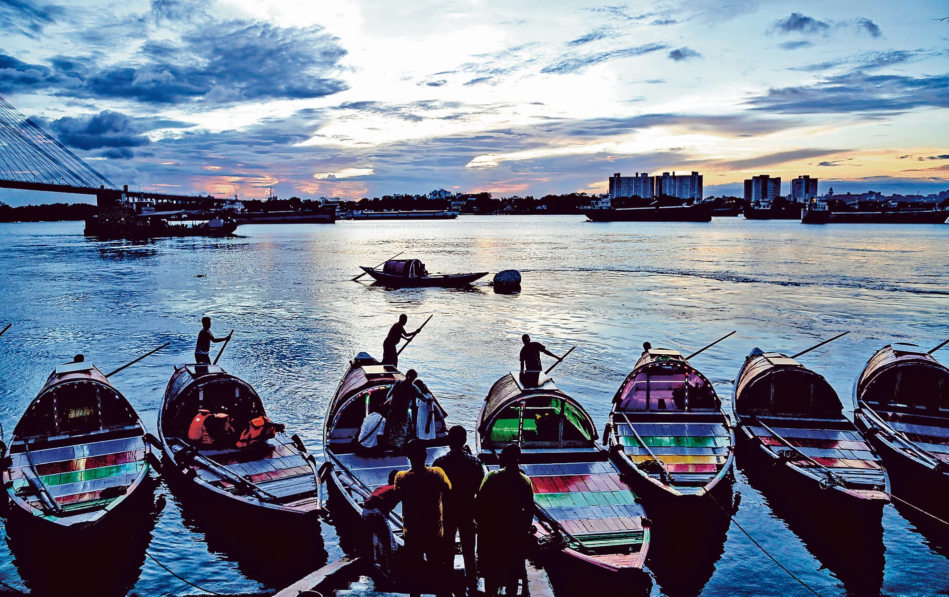 अगले 48 घंटे तक भारी बारिश होने का अनुमान