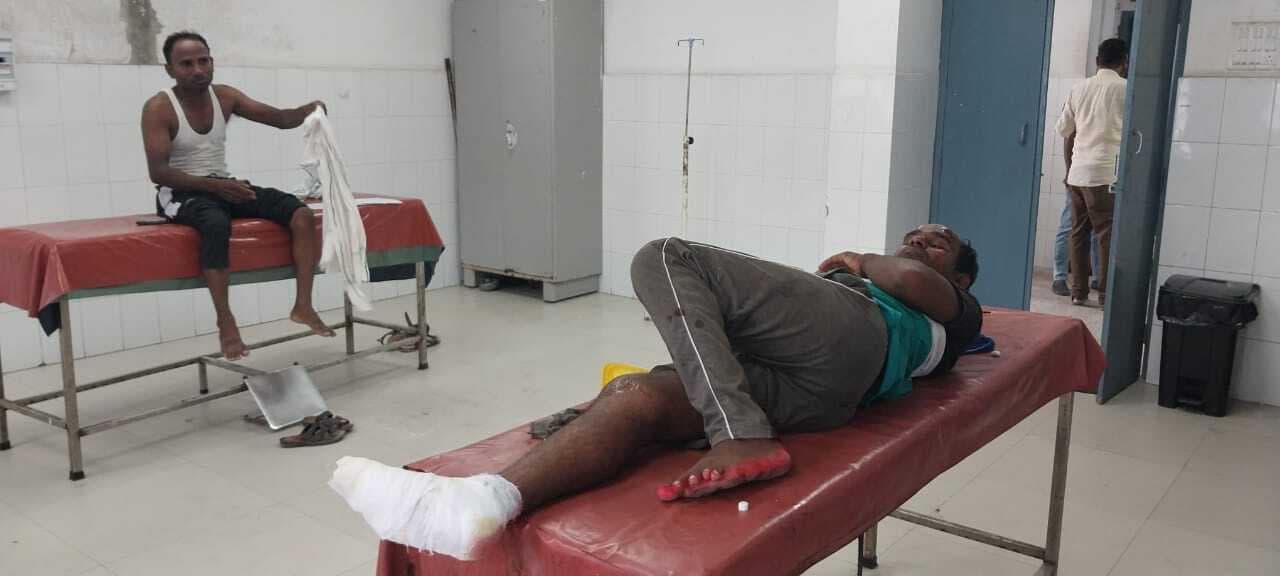 बारे के समीप ऑटो व बाइक में टक्कर, दो युवक घायल