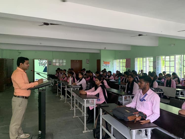थावे और समस्तीपुर के डायट प्रशिक्षुओं के बीच ऑनलाइन अनुभव किया साझा, प्रशिक्षुओं का पारस्परिक कला को सीखने का मिल रहा अवसर