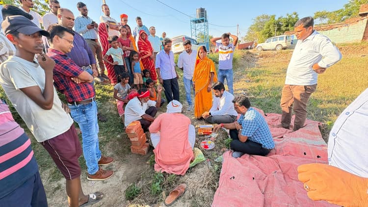 Motihari: पॉवर सब स्टेशन के लिए आवंटित भूमि की हुई पूजा