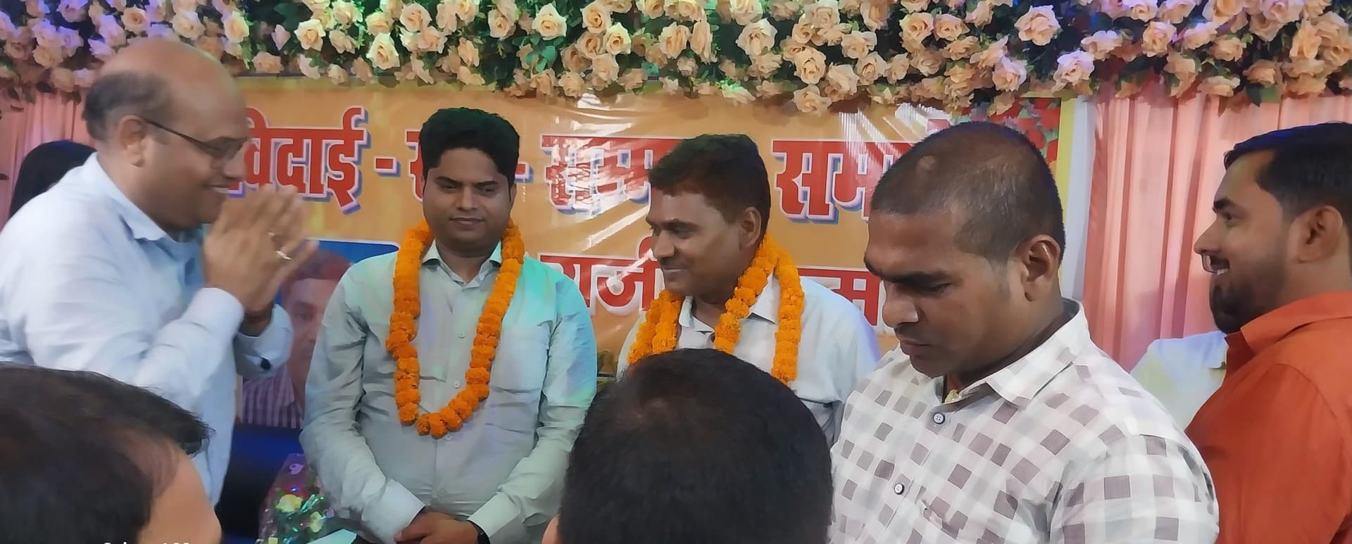 एसडीओ को समारोहपूर्वक विदाई, नये का हुआ स्वागत