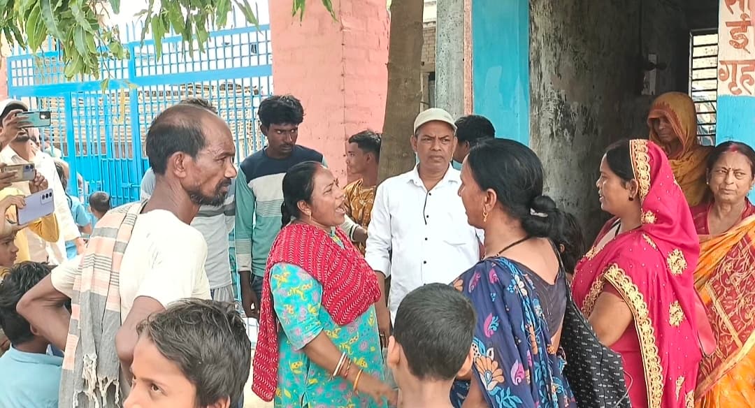 जिप सदस्य व मुखिया ने प्रावि मुजफ्फरटोला का किया निरीक्षण