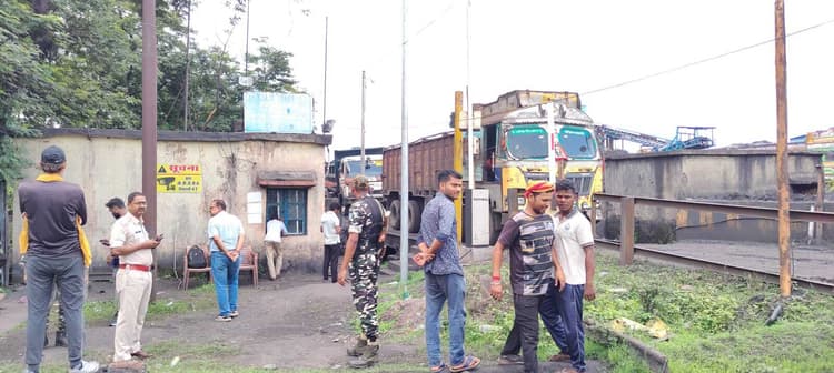 पुलिस ने लोड ट्रकों का कराया वजन कराया