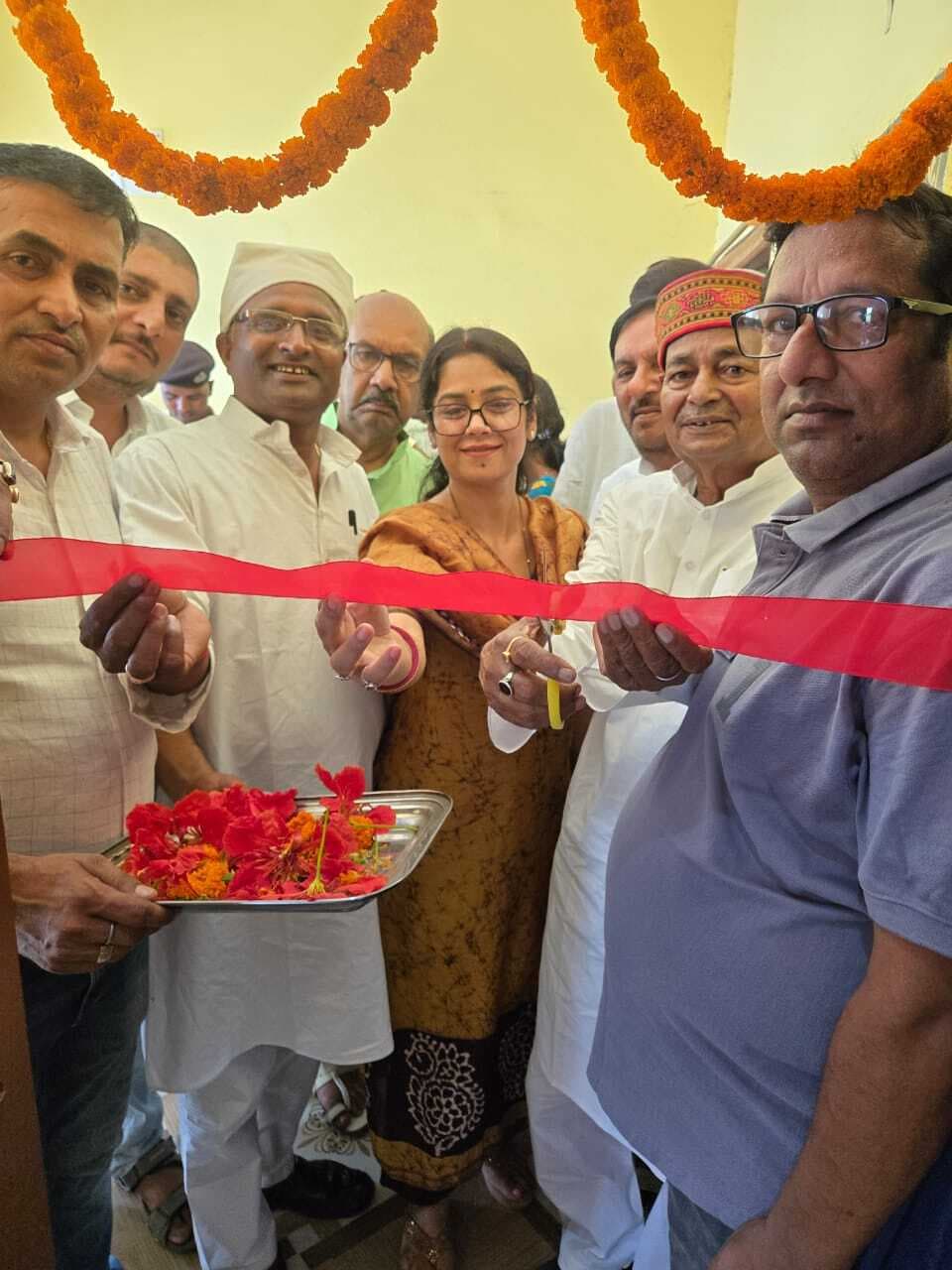 प्रखंड बीस सूत्री कार्यालय का सांसद ने किया उदघाटन, अधिकारियों के कामकाजों की प्रशंसा