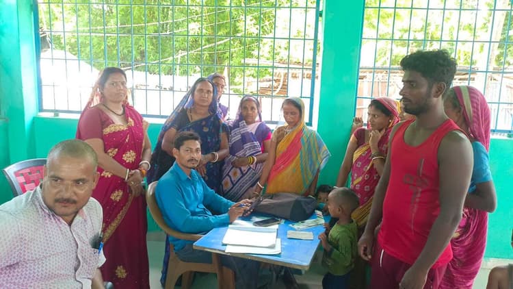 आयुष्मान कार्ड बनाने को लेकर विशेष शिविर का आयोजन