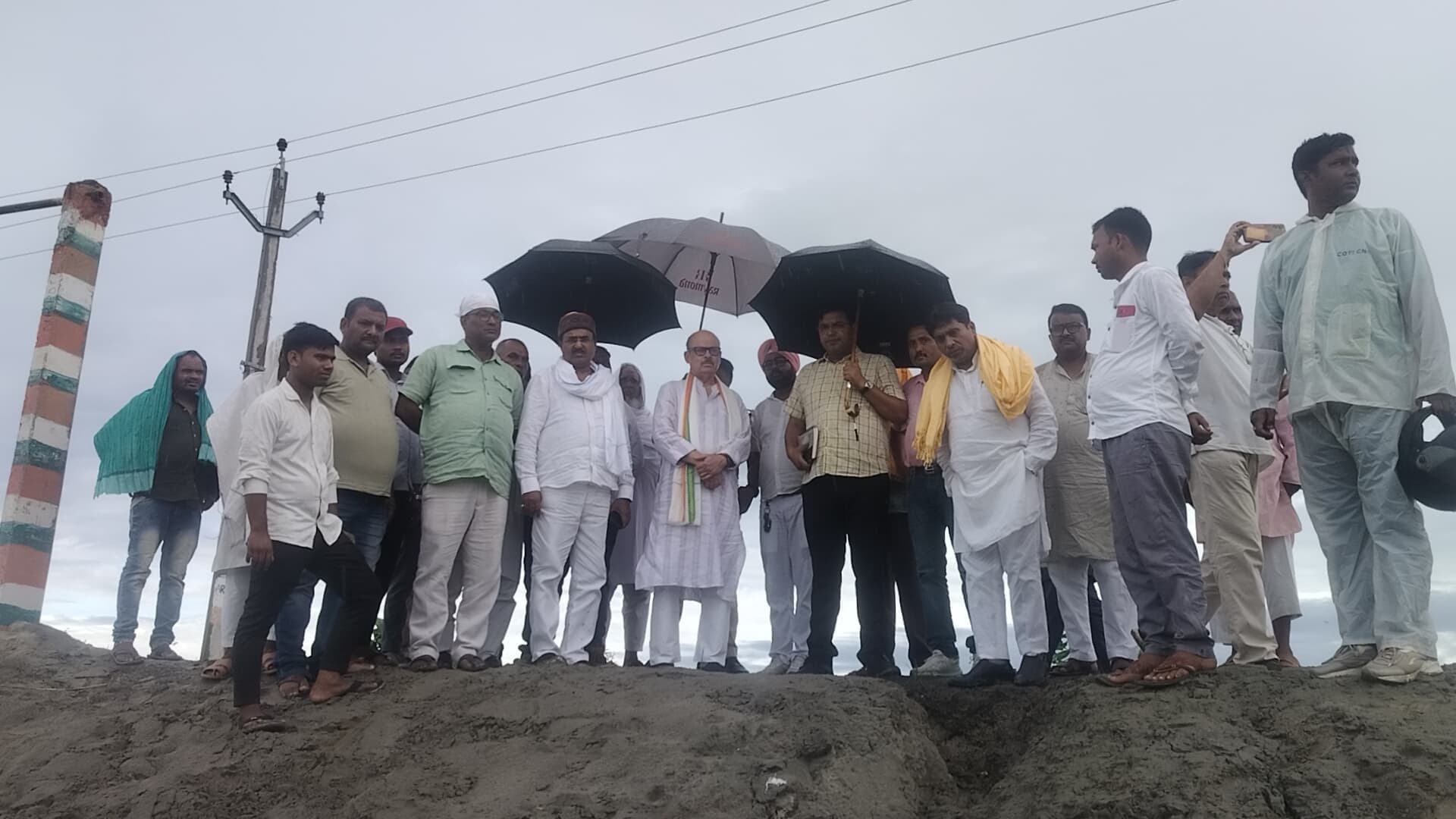 बाढ़ पूर्व तैयारी को लेकर सरकार व प्रशासन को गंभीर होने की जरूरत, सांसद