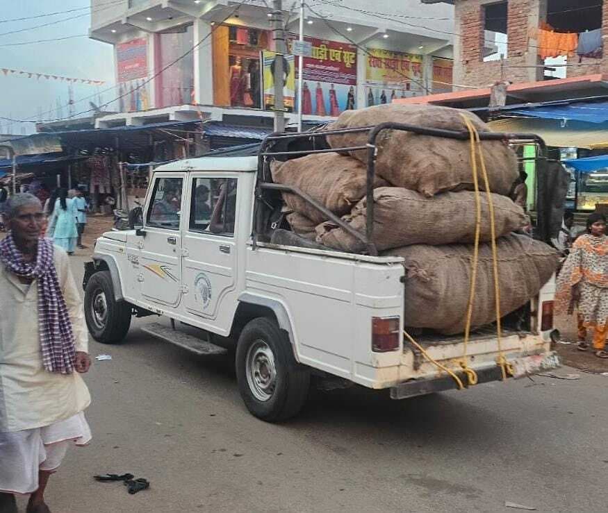 वन विभाग ने भारी मात्रा में केंदू पत्ता किया जब्त