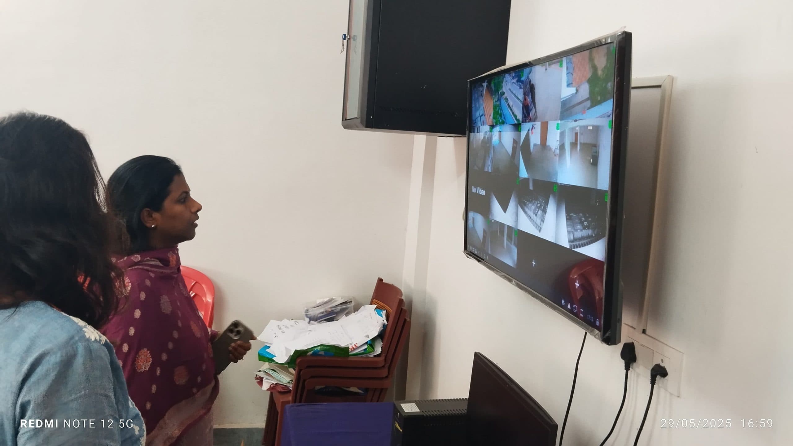 डीसी ने इवीएम वेयर हाउस का किया निरीक्षण