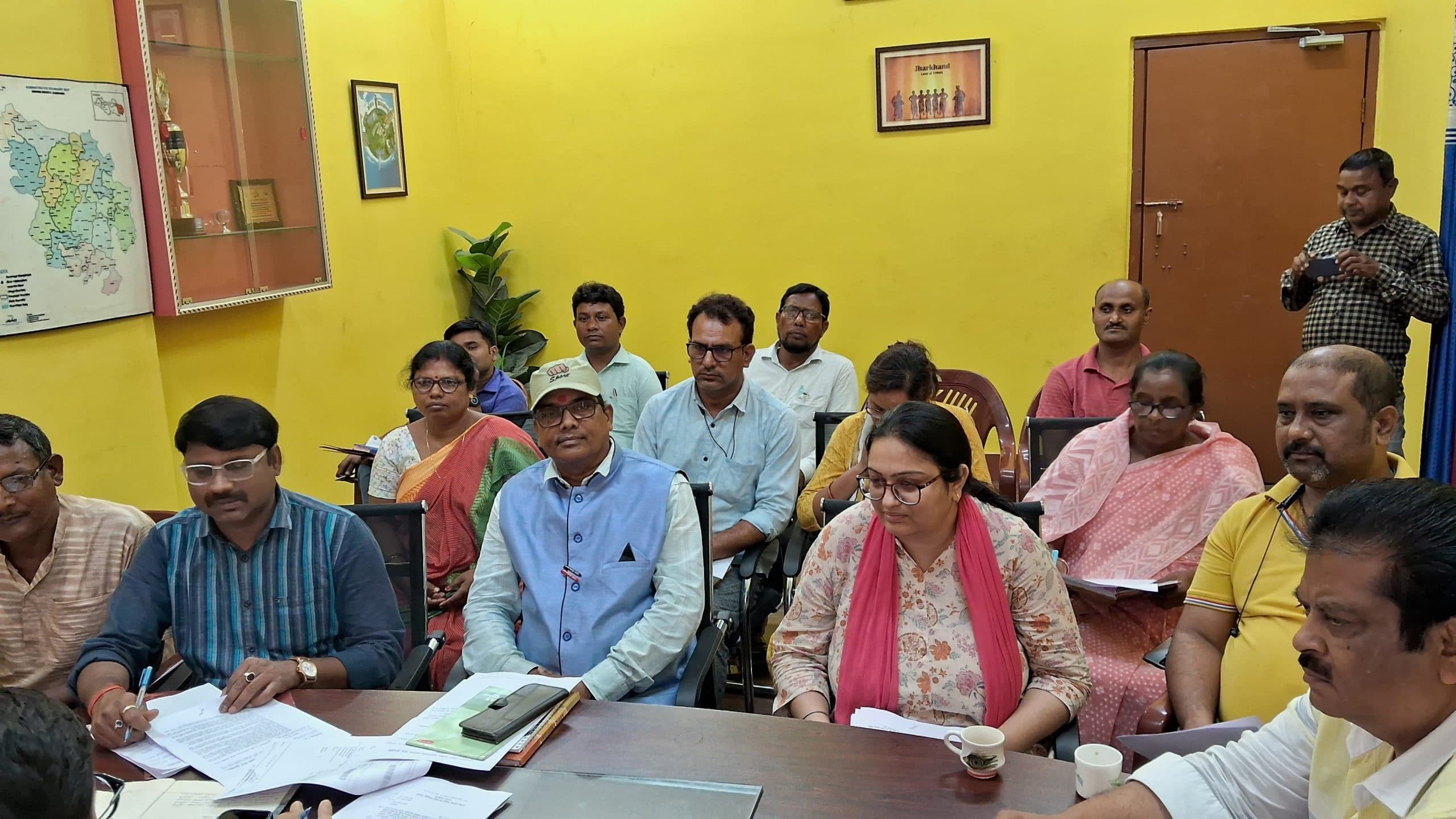 कोरोना महामारी के बढ़ते खतरों से जुड़े मुद्दों पर चर्चा