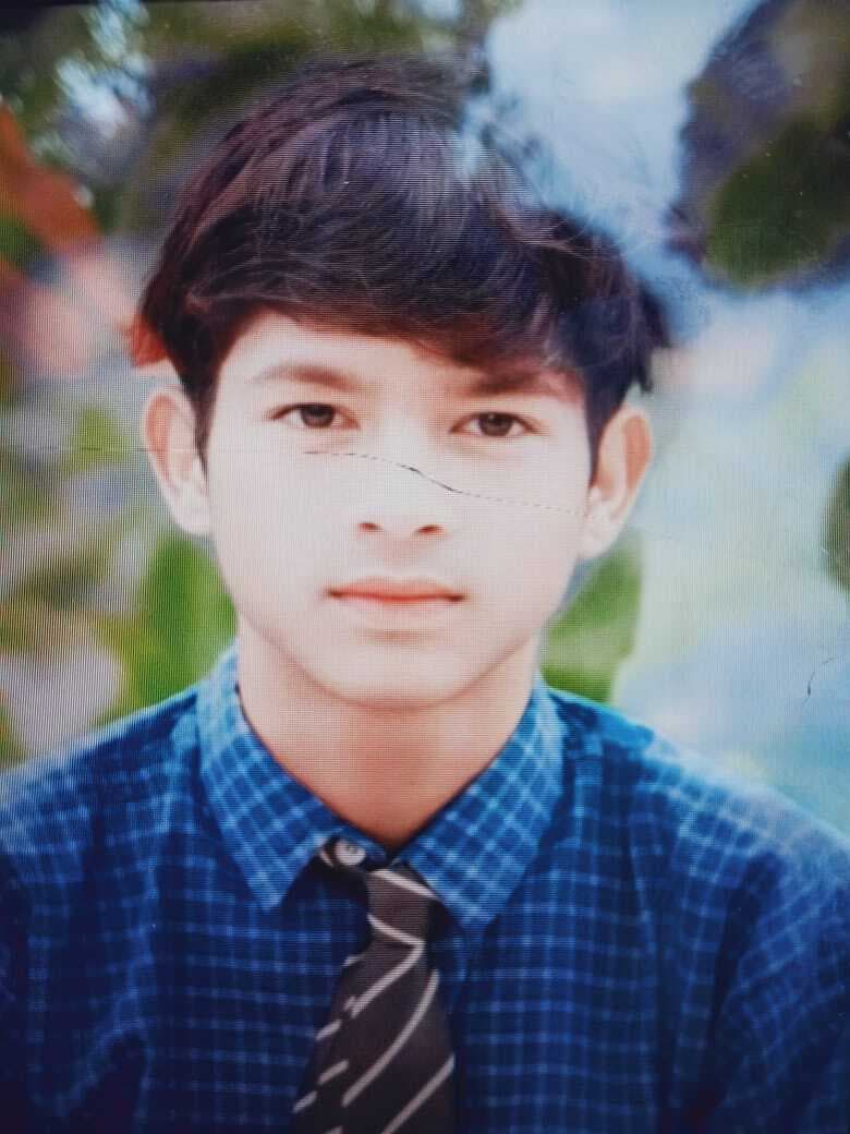 सड़क दुर्घटना में नौवीं के छात्र की मौत, दो घायल