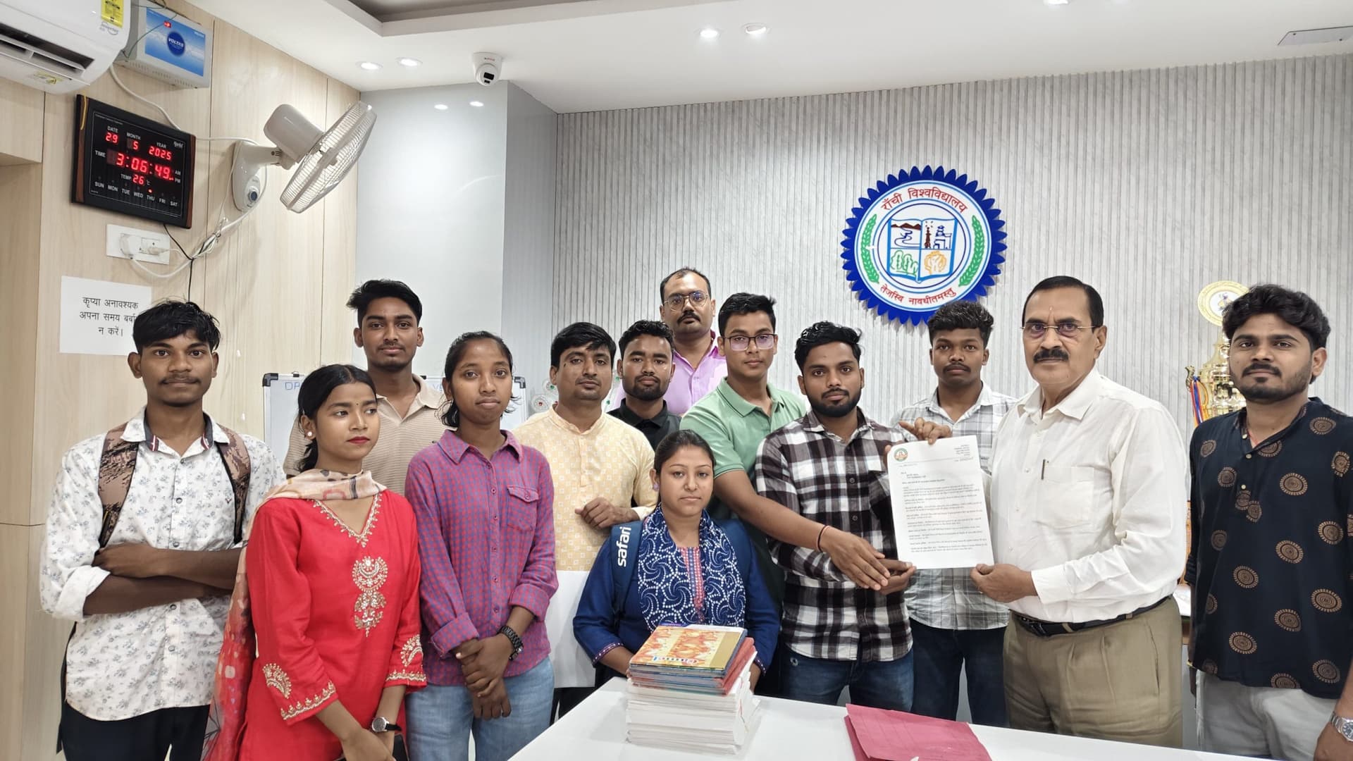 ranchi news : रांची विवि के कुलपति से मिला अबुआ अधिकार मंच, बतायी छात्रों की समस्याएं