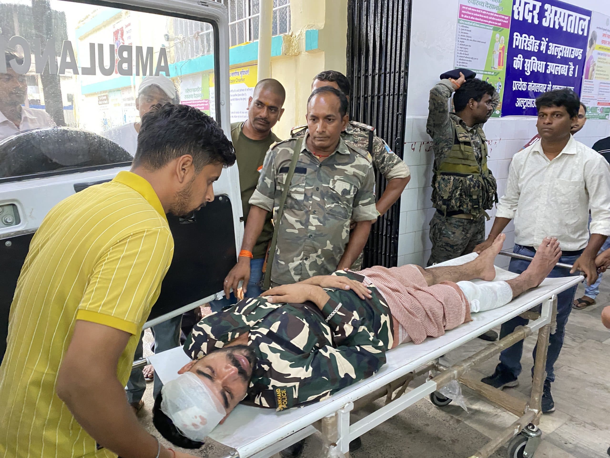 Giridih News :बाइक व कार में टक्कर, पुलिस जवान घायल