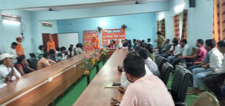 Deoghar news : कानून की डर से किसी को मुसीबत में न छोड़ें : एनडीआरएफ