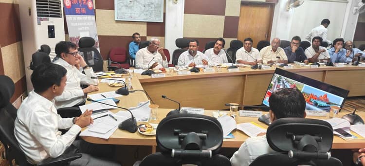 Seraikela Kharsawan News : पर्यटन स्थल की थीम पर चांडिल स्टेशन का विकास हो : दिवाकर