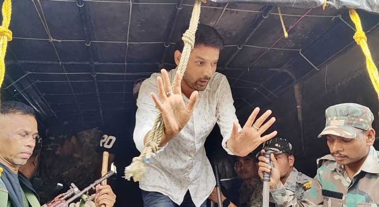 East Singhbhum News : रंगदारी मांगने व मारपीट के आरोप में जिप सदस्य कर्ण सिंह और भाजपा नेता को भेजा जेल, हंगामा