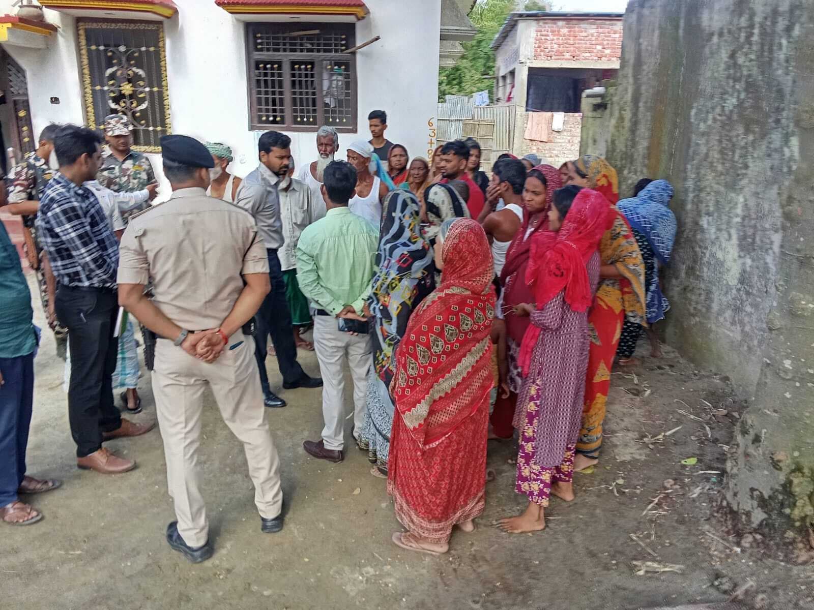 आयुष्मान कार्ड शिविर में वरिष्ठ नागरिकों को प्राथमिकता