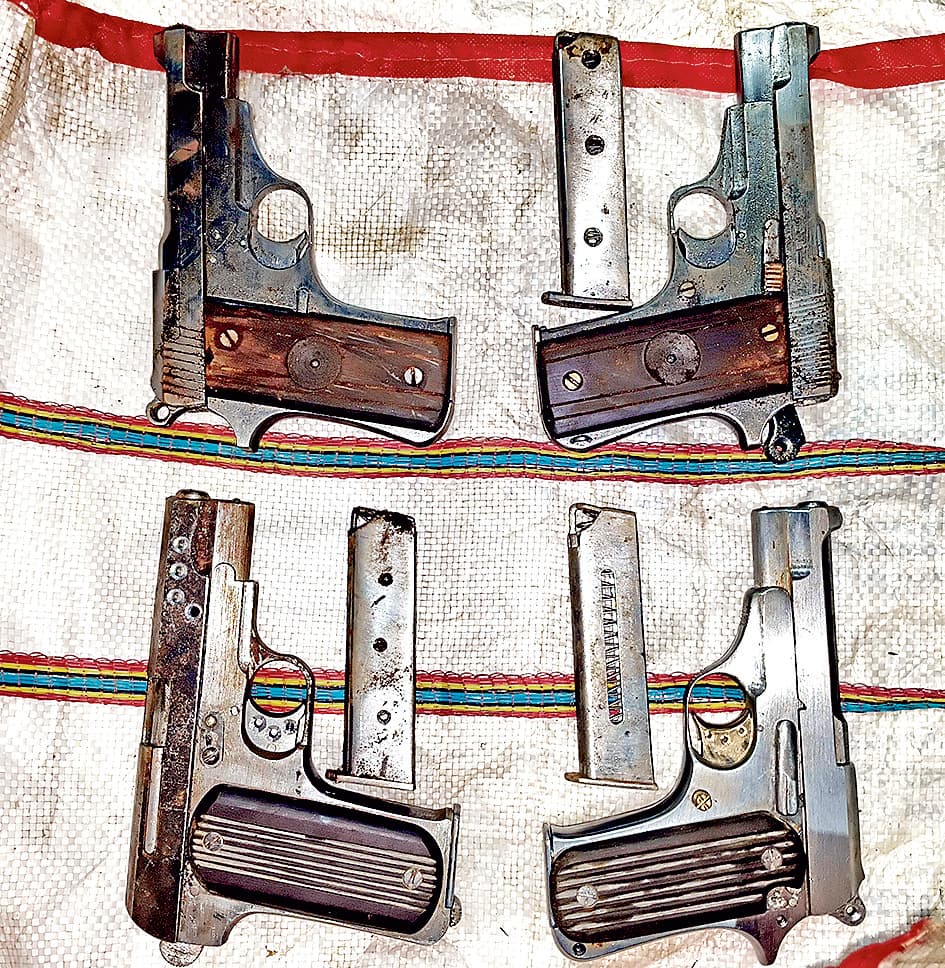 कोलकाता एसटीएफ ने धनबाद में हथियार कारखाने का किया भंडाफोड़