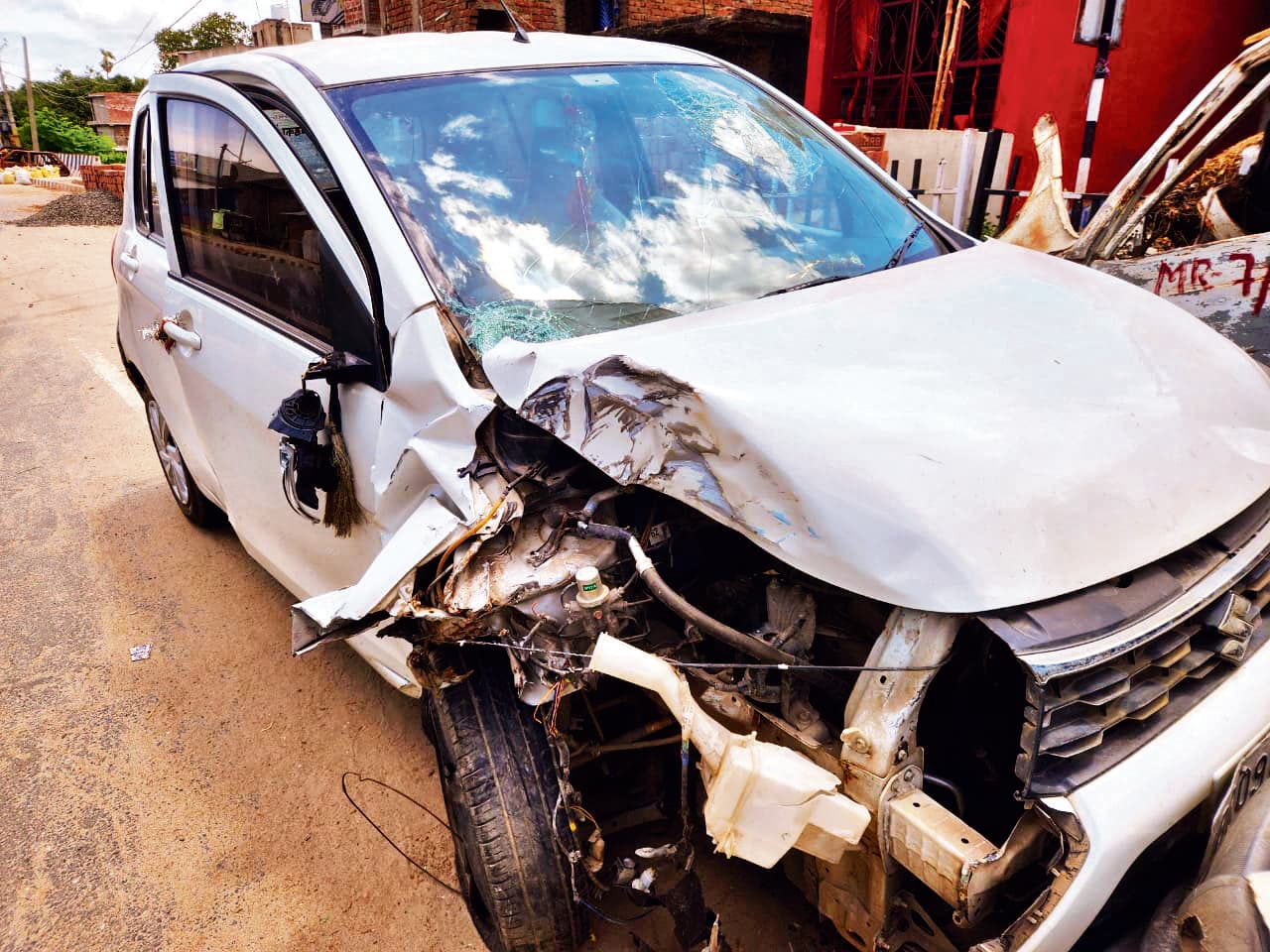 ितलक चढ़ा लौट रहे लड़की के मामा की हादसे में मौत, सात लोग जख्मी