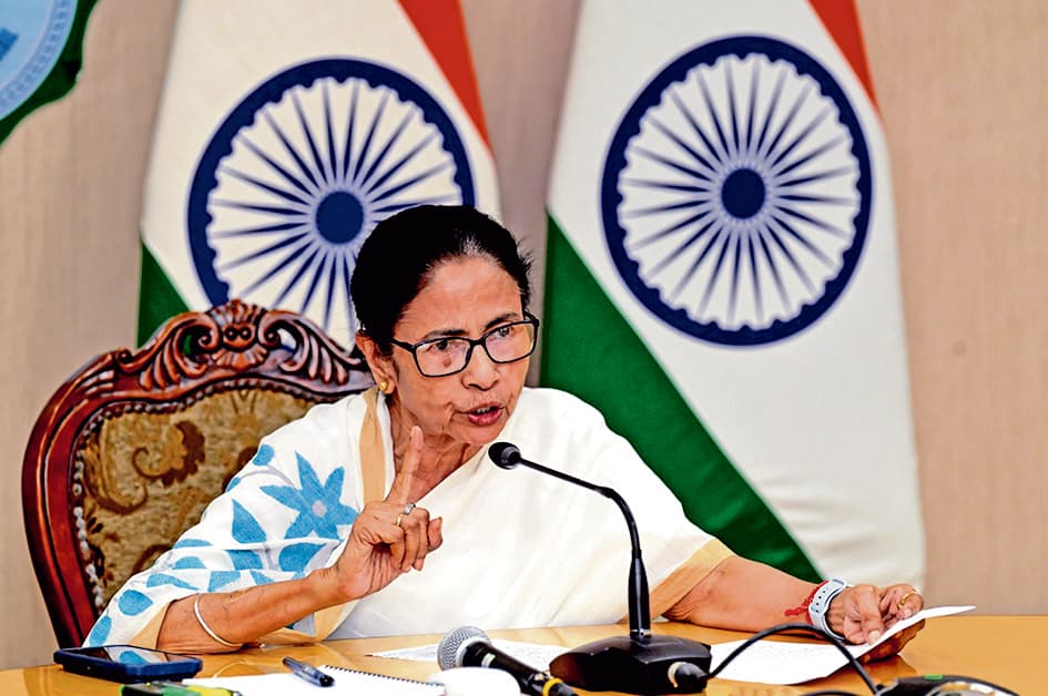 ऑपरेशन सिंदूर का राजनीतिकरण कर रहे पीएम मोदी : ममता बनर्जी