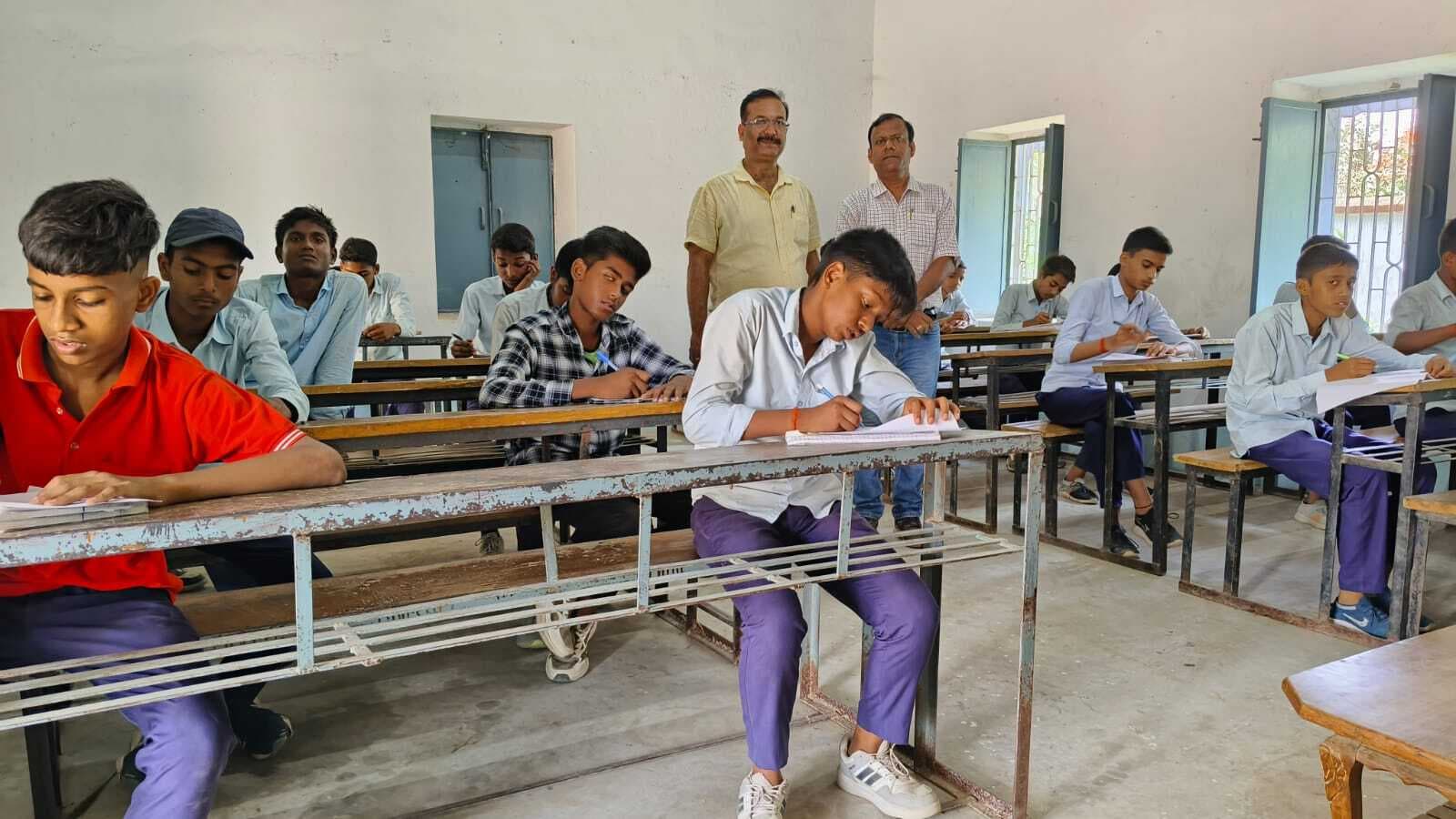 पीएम श्री प्लस टू उच्च विद्यालय में हुई निबंध व पेंटिंग प्रतियोगिता