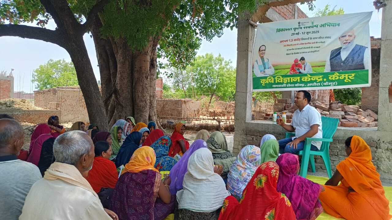 गांवों में चौपाल लगाकर किसानों को किया जागरूक