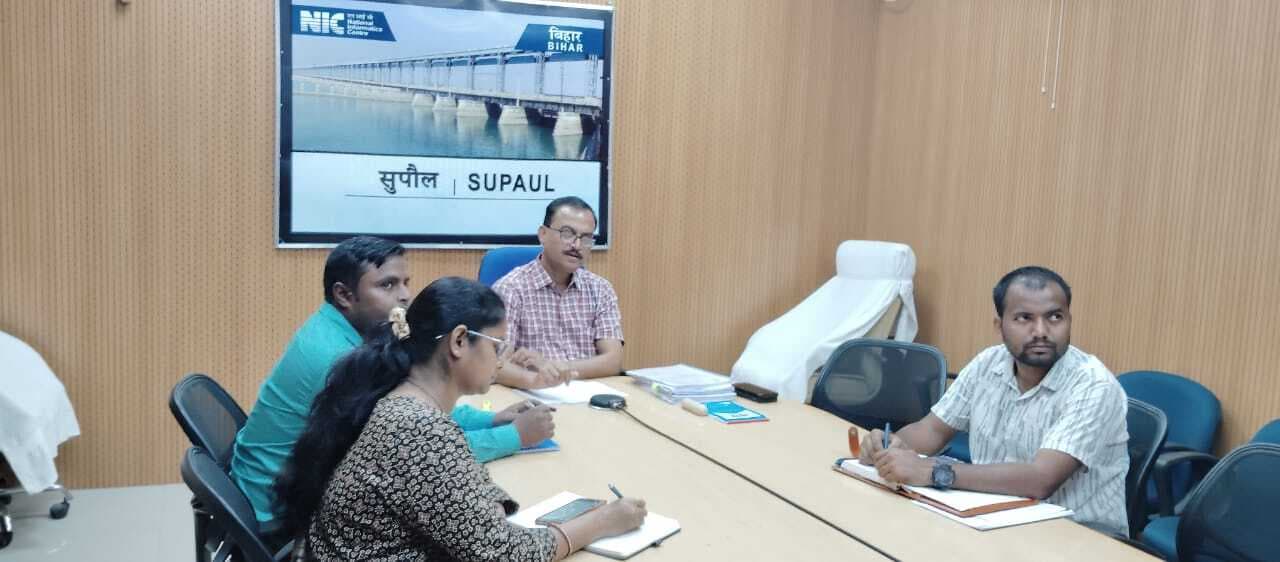 राजस्व एवं भूमि सुधार से संबंधित अभियानों की हुई समीक्षा