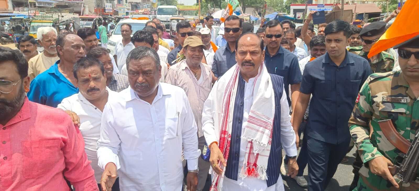 पूर्व मुख्यमंत्री रघुवर दास का किया गया स्वागत