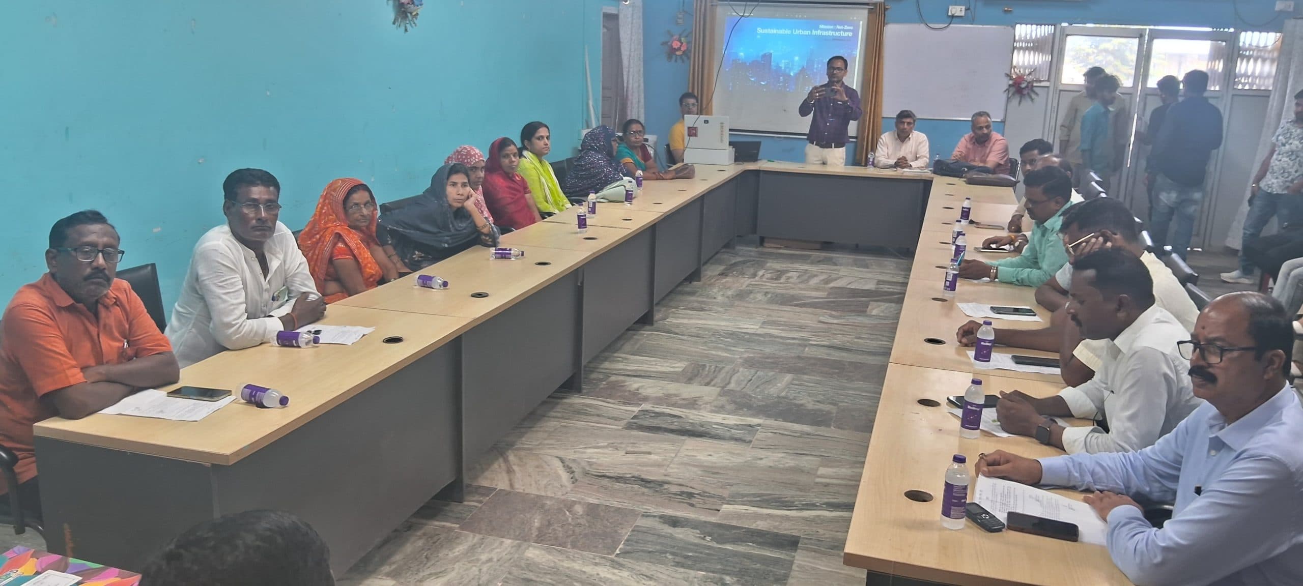 नगर परिषद की सामान्य बैठक में विकास कार्यों की समीक्षा, होल्डिंग टैक्स पर जागरूकता और स्मार्ट लाइटिंग सिस्टम पर चर्चा