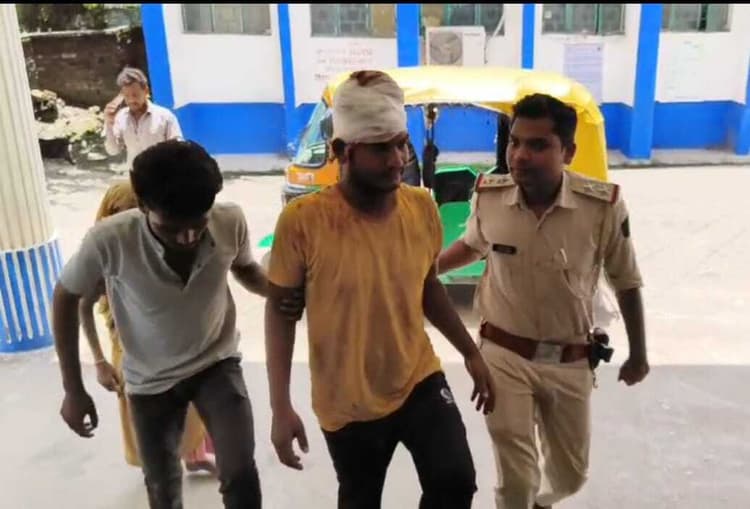 पिेकअप की टक्कर से स्कूटी सवार गंभीर रूप से घायल