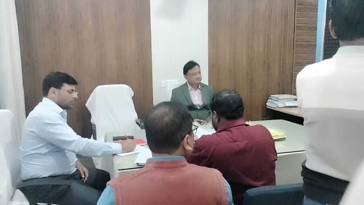 प्रखंड मुख्यालय का डीडीसी ने किया औचक निरीक्षण