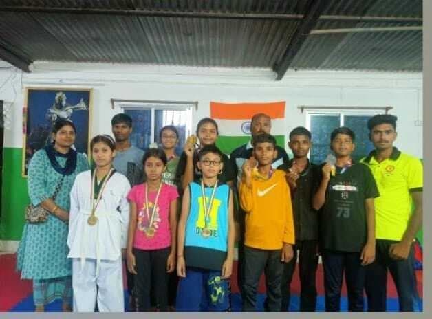 राज्य स्तरीय ताइक्वांडो प्रतियोगिता में खिलाड़ियों ने जीते स्वर्ण पदक