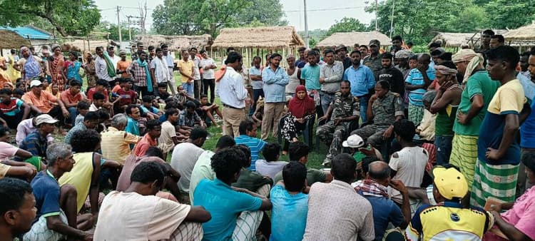East Singhbhum News : केशरपुर हाट में जमीन मापी के विरोध में हंगामा