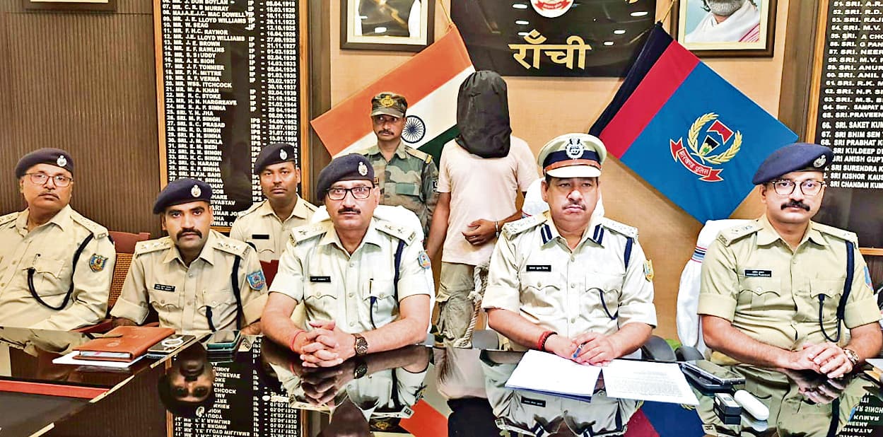 Ranchi News : एंटी क्राइम चेकिंग में देसी पिस्टल व कारतूस के साथ एक गिरफ्तार