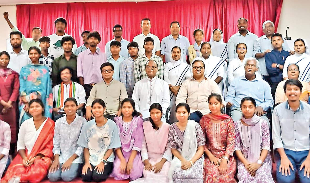 ranchi news : रांची के एसडीसी सभागार में यूथ एनिमेटर्स का सेमिनार, आर्चबिशप ने कहा : आदिवासियत से है हमारी पहचान