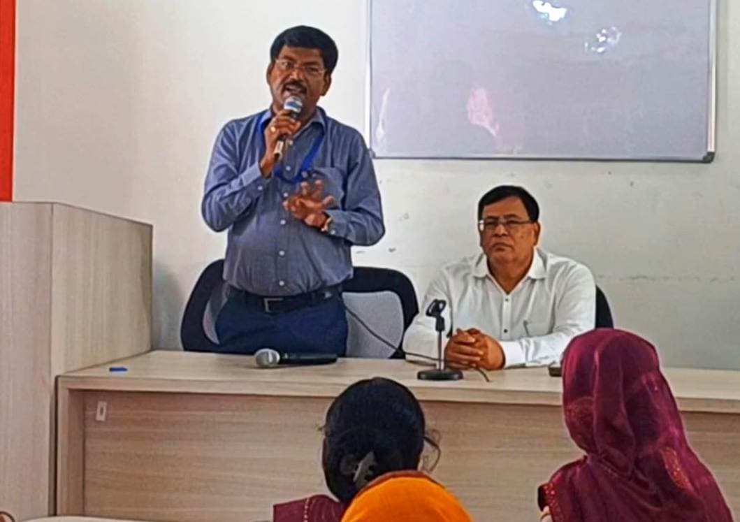 अभिभावक-शिक्षक संगोष्ठी बच्चों के सर्वांगीण विकास में प्रभावी : डीइओ