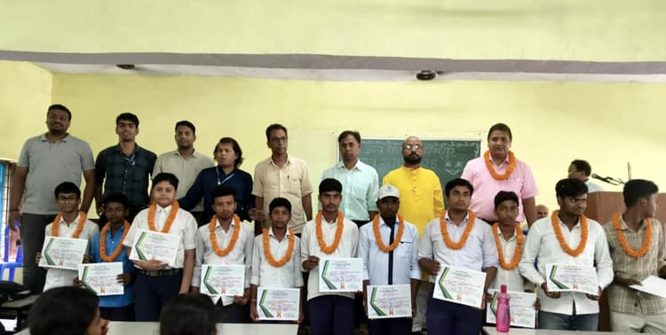 बाल संसद चुनाव में परनीत राज बने प्रधानमंत्री