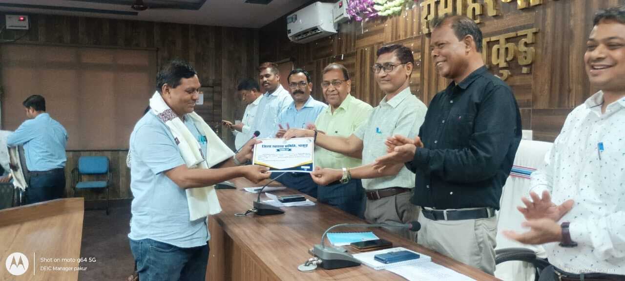 तंबाकू छोड़ने वाले चार लोग किये गये सम्मानित